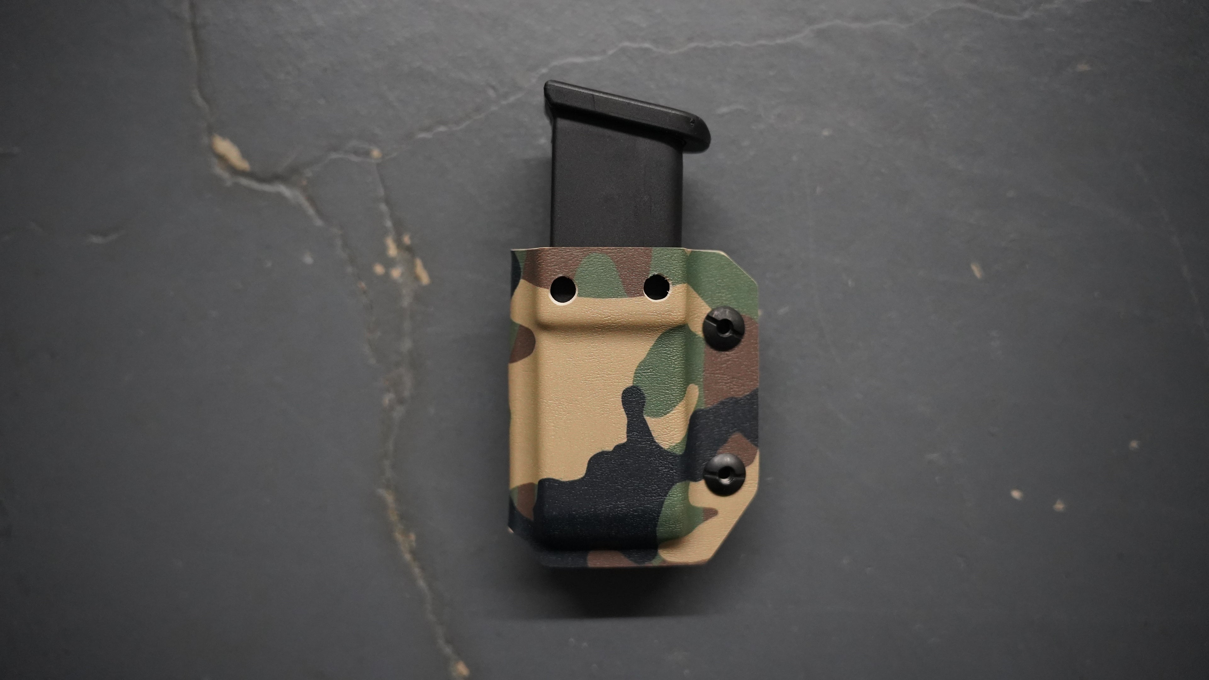 Prototype Ambidextrous Mag Carrier - Woodland